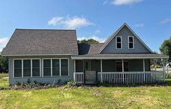 17 Dakota Ave. E., Winger, MN 56592