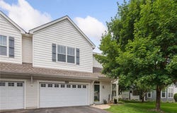 1924 Shamrock Place, Chaska, MN 55318