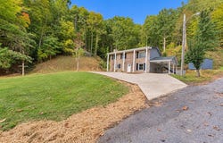 637 William Henry Dixon Blvd, Paintsville, KY 41240
