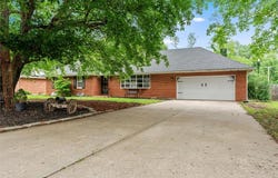 1912 Sleepy Hollow Drive, Lexington, MO 64067