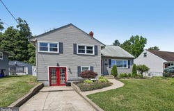 8 ROSE LANE, BURLINGTON, NJ 08016