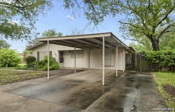 521 4th, Uvalde, TX 78801