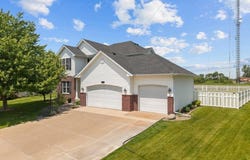 2086 ASHFORD Road, Bettendorf, IA 52722