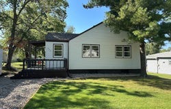 829 Eads Ave, Hebron, NE 68370