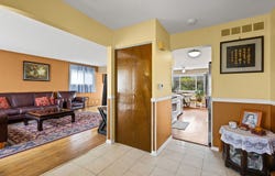 1913 E SEMINOLE Lane, Mount Prospect, IL 60056