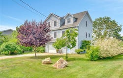 8 Green Acres Drive, Narragansett, RI 02882