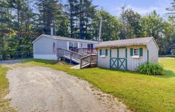 182 North Road, Detroit, ME 04929