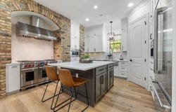 7 SUNVIEW RD, The Hills, TX 78738