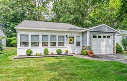 186 Canterbury Drive, Ridge, NY 11961