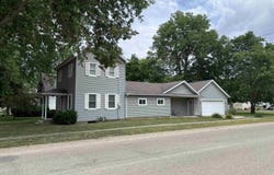 600 EDWARD Street, Henry, IL 61537