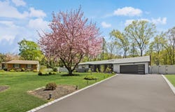 6 Rigger Court, Huntington Station, NY 11746