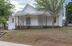 1027 W Idaho Avenue, Chickasha, OK 73018