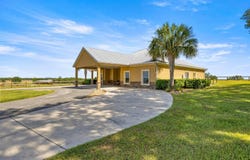 20551 SE 80th St, Morriston, FL 32668