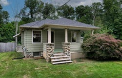 15 Slab Bridge Rd, Freetown, MA 02702