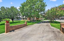702 Kiowa Drive W, Lake Kiowa, TX 76240