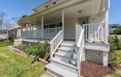48 Laclede Ave, Chicopee, MA 01020