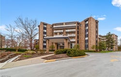 2112 Acacia Park Drive unit: 524, Lyndhurst, OH 44124