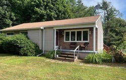 6 Kennison Street, Manchester, ME 04351