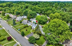 77 Lee Ave, Hawthorne Boro, NJ 07506-1011