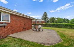 809 Limestone Dr, Shaler, PA 15101