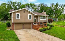 525 NE Noeleen Lane, Lee's Summit, MO 64086