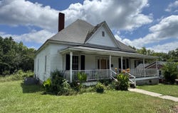 304 S Oak Street, Mc Cormick, SC 29835
