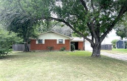 1102 S Louisiana Street, Grandview, TX 76050