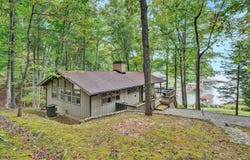 16469 Smith Mountain Lake Pkwy, Huddleston, VA 24104