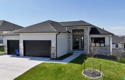 12368 Windsor Drive, Papillion, NE 68046