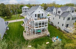 7229 Lakeview Avenue, South Haven, MI 49090