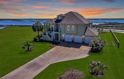 20 Southpointe Circle, ROCKPORT, TX 78382