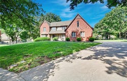 4912 W 114th Street, Leawood, KS 66211