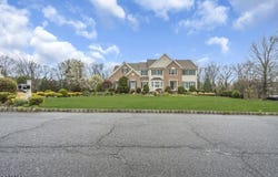 30 Horseshoe Dr, Hillsborough Twp., NJ 08844-2312