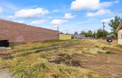 7 E Owyhee Ave, Homedale, ID 83628