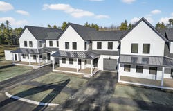 28 Fairway Commons Drive, Gorham, ME 04038