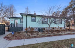 301 S Courtland St, Chamberlain, SD 57325