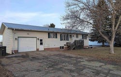 301 6th St NE, Mohall, ND 58761