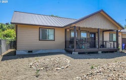 5135 GRANGE RD, Roseburg, OR 97471