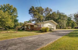 5744 S Roanoke Avenue, Springfield, MO 65810
