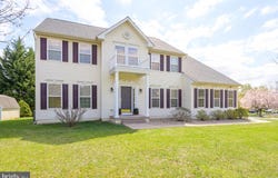 562 HOLDEN DRIVE, MARTINSBURG, WV 25403