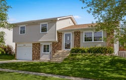 1680 BICEK Drive, Hoffman Estates, IL 60192