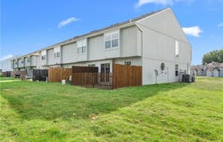 5776 NW Plantation Circle, Lee's Summit, MO 64064