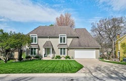 212 NE Landings Circle, Lee's Summit, MO 64063