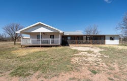 909 Crockett Street, Santa Anna, TX 76878