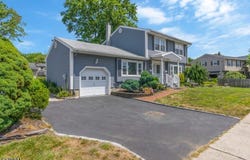 32 Dogwood Dr, Middlesex Boro, NJ 08846-1403