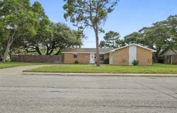 1522 W Palm, Aransas Pass, TX 78336