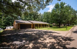60 Summit Ridge Drive, Brandon, MS 39042