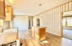 16 Kenneally Boulevard, Gladstone, MI 49837