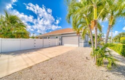207 SW 11th St, Dania Beach, FL 33004