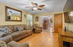 32 Sherburne Ave, Tyngsborough, MA 01879